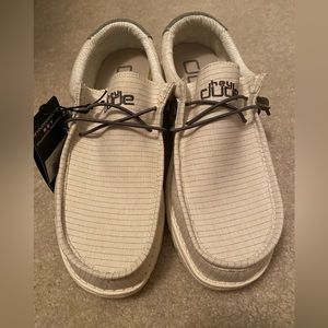 Men’s Hey Dudes, size 7